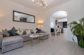 Azuris - Modern Sea View Apartment, Steps from the Center and Beach - 7