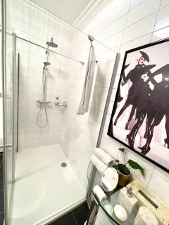 Luxury City Center apartment with Canal view 1 kingsize bed and 1 sleeping sofa - 1