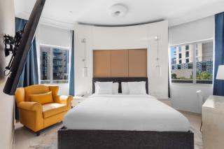 Burj Khalifa View 1BR Apartment with Parking - 8