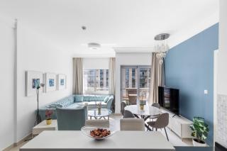 Burj Khalifa View 1BR Apartment with Parking - 9