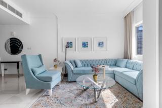 Burj Khalifa View 1BR Apartment with Parking - 2