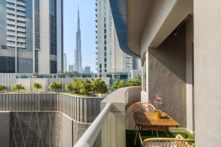 Burj Khalifa View 1BR Apartment with Parking - 0