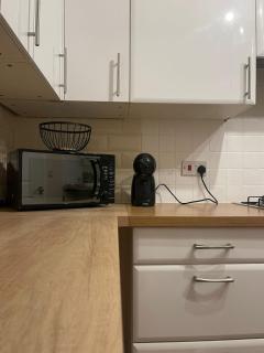 Great location, sleeps 13! Perfect for contractors, parking - 1