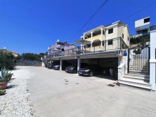 Helle Ferienwohnung mit Meerblick vom privaten Sonnenbalkon - Trogir - 3
