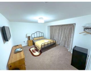 Stunning 5 Bedroom House with Spacious Rooms and Amenities - - 1