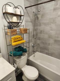 Comfy, cozy, affordable and private - free parking - Richmond Valley - 4