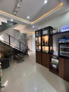 The Penthouse at The Courtyard by GidiStays - Ilado - 9