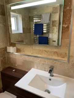 London Apartment - Sleeps 3-City Escape- Balcony - 1