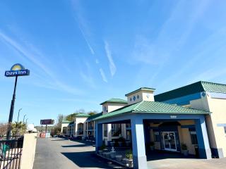 Days Inn by Wyndham Greenville - 2