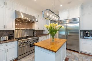 Luxe Family Retreat with Lagoon Views, Private Pool, Game Room, Concierge Services - Hilton Head Island - 3