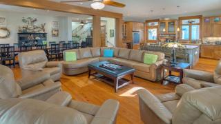 Family Retreat with Backyard Oasis, Private Pool, Spa, Fireplace, Game Room - Hilton Head Island - 0