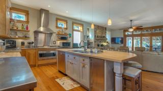 Family Retreat with Backyard Oasis, Private Pool, Spa, Fireplace, Game Room - Hilton Head Island - 8