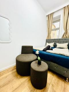 9BR Apartment for 18P, 12Min Walk to Augarten - Vienna - 0