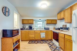 4 Mi to Lake Superior Calumet Getaway! - 4