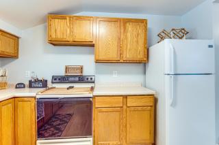 4 Mi to Lake Superior Calumet Getaway! - 3