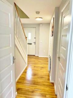 3 bed house with parking near airport - 1