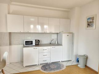 Capital View Panoramic Downtown Apartment - Pristina - 4