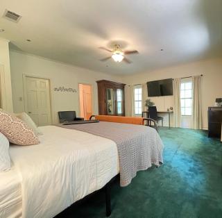 Huckleberry Hideaway - 7