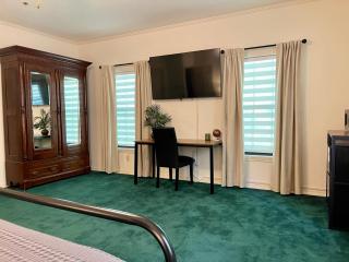 Huckleberry Hideaway - 6