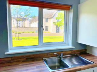 Newbuild - 3 bedrooms, 2 baths,5 mins from airport - Edinburgh - 2