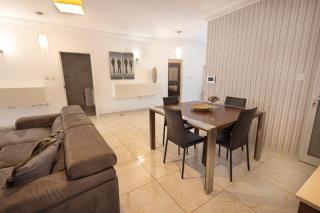 Charming 3br Maisonette Sliema - 4