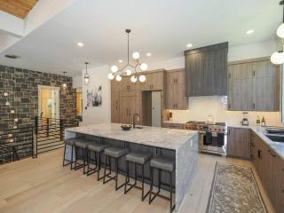 Luxury 4BR Mountain Retreat Near Sundance Resort - 1