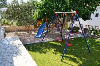 Ferienwohnung mit viel Komfort und Terrasse unmittelbar am Strand - Trogir - 4