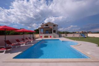 Nettes Ferienhaus In Pomer Mit Privatem Pool - Pomer - 4