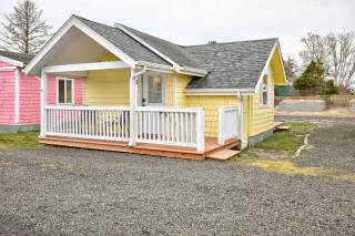 Cranberry Cottage Studio by the Sea w fireplace - 0