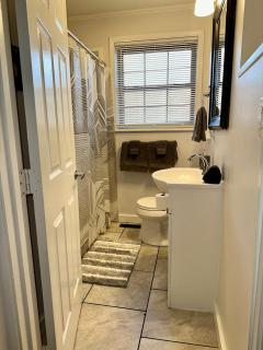 Cozy Bungalow 3bdrm 2 and a half bath Hot Tub - Little Rock - 3