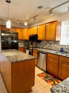 Cozy Bungalow 3bdrm 2 and a half bath Hot Tub - Little Rock - 5
