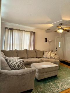 Cozy Bungalow 3bdrm 2 and a half bath Hot Tub - Little Rock - 9