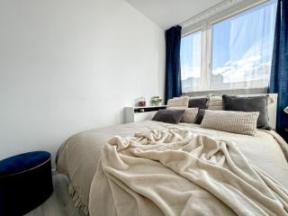 2mins SkyTower! Stylish 2BD Kitchen, Balcony! Near Train - Breslávia - 3