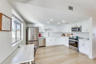 Patio Seating and Fire Pit Family Home in Chandler! - Chandler - 2