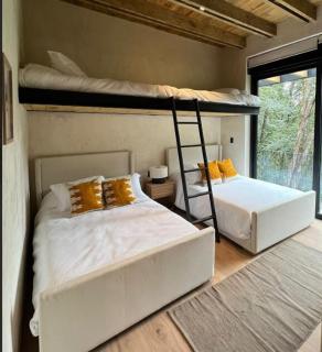 Riverside Haven Elegant House with Serene Forest - - 3