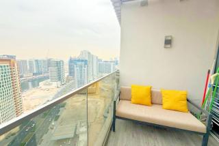 Top Floor Studio with Sofa Bed Walk to Dubai Mall by Vibel - 9