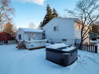 Hot Tub, Game Room, 4 Bedrooms, Gorgeous Remodel - Akron - 7