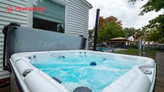 4 Bedroom Pool and Hot Tub Home Near Cleveland - Euclid - 9