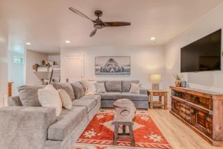 Black Beauty | Luxury Riverfront Cabin • Walk to Midtown - 8