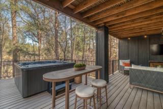 Black Beauty | Luxury Riverfront Cabin • Walk to Midtown - 9
