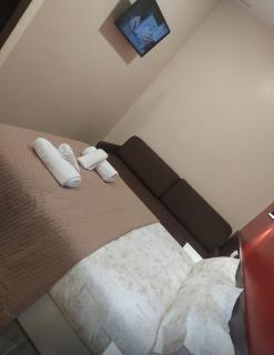 Hostal “ INFANTAS” - Madrid - 3