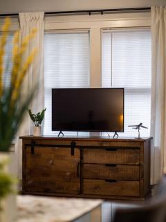 Private 2-BR First Floor Retreat in a Century Home - Lakewood - 8