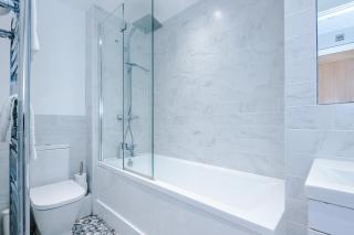Gorgeous Chester-City Apartment - 3