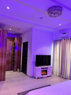 Urban Retreat Luxury Shortlet Apartment Lekki ajah Lagos with pool and gym - 8