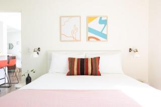3 Private Rooms At The Wesley Hotel Perfect for Group Stays - Palm Springs - 3
