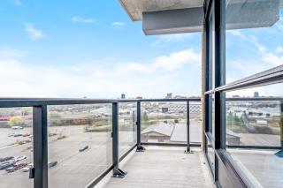 DT High Rise Condo w Private Patio and View - Kitchener - 7