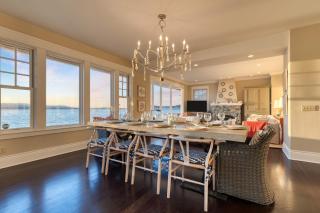 Waterfront 4BDR w Deck Stunning Views Fire Pit Cedar Street by AvantStay - Freeland - 7