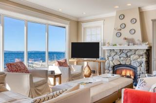 Waterfront 4BDR w Deck Stunning Views Fire Pit Cedar Street by AvantStay - Freeland - 3