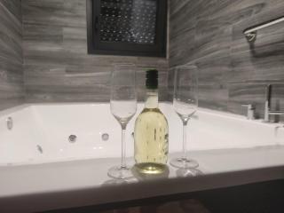 Fabilicious Suites - 2 Apartments- Romantic Jacuzzi & Spacious Family Comfort - Atene - 8