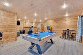 Honeybear Hideaways - Luxury Cozy Cabin with Theater, Game Room and Hot Tub - Pigeon Forge - 7